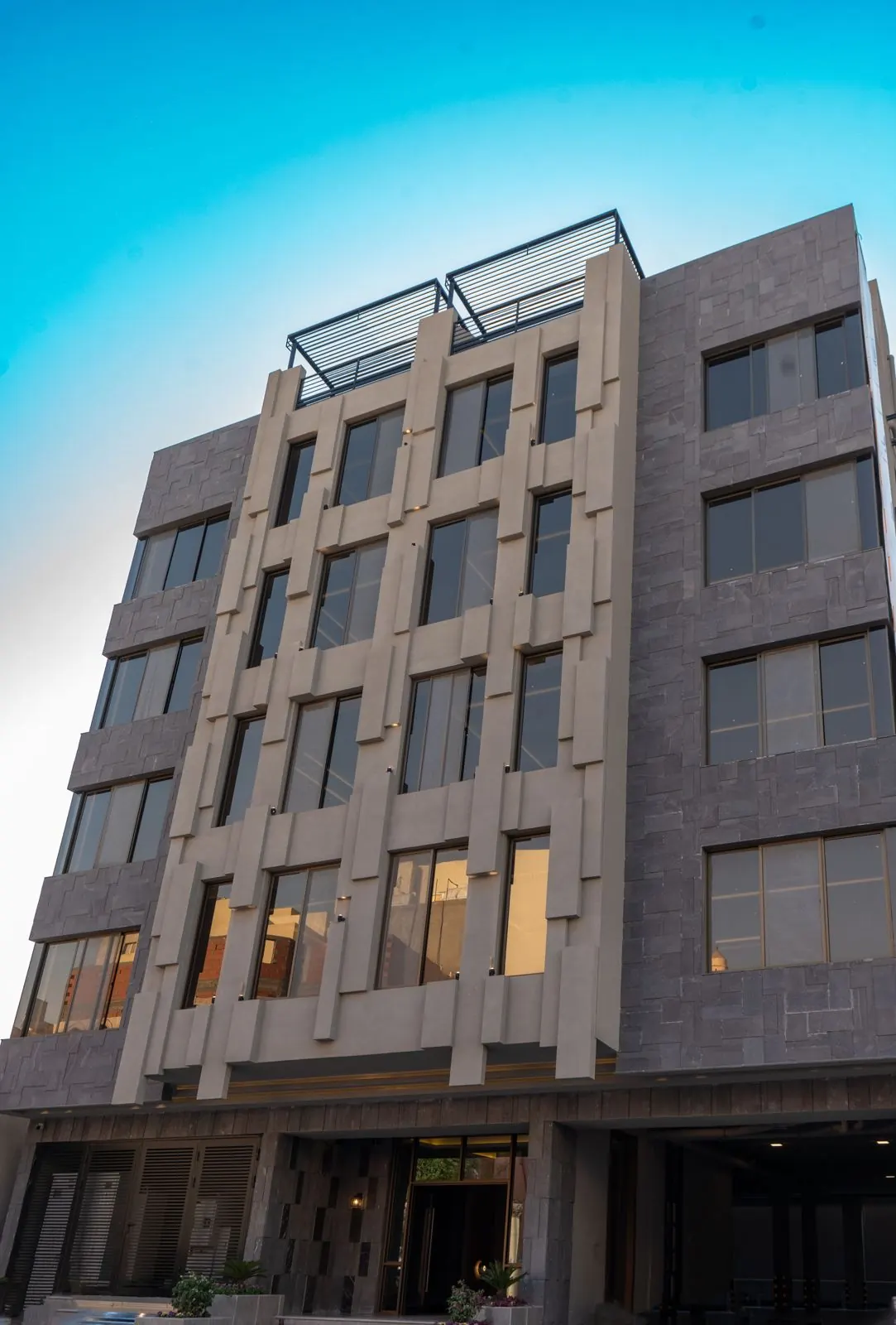 واجهة دام ريزيدنس 102 بعد الإنجاز